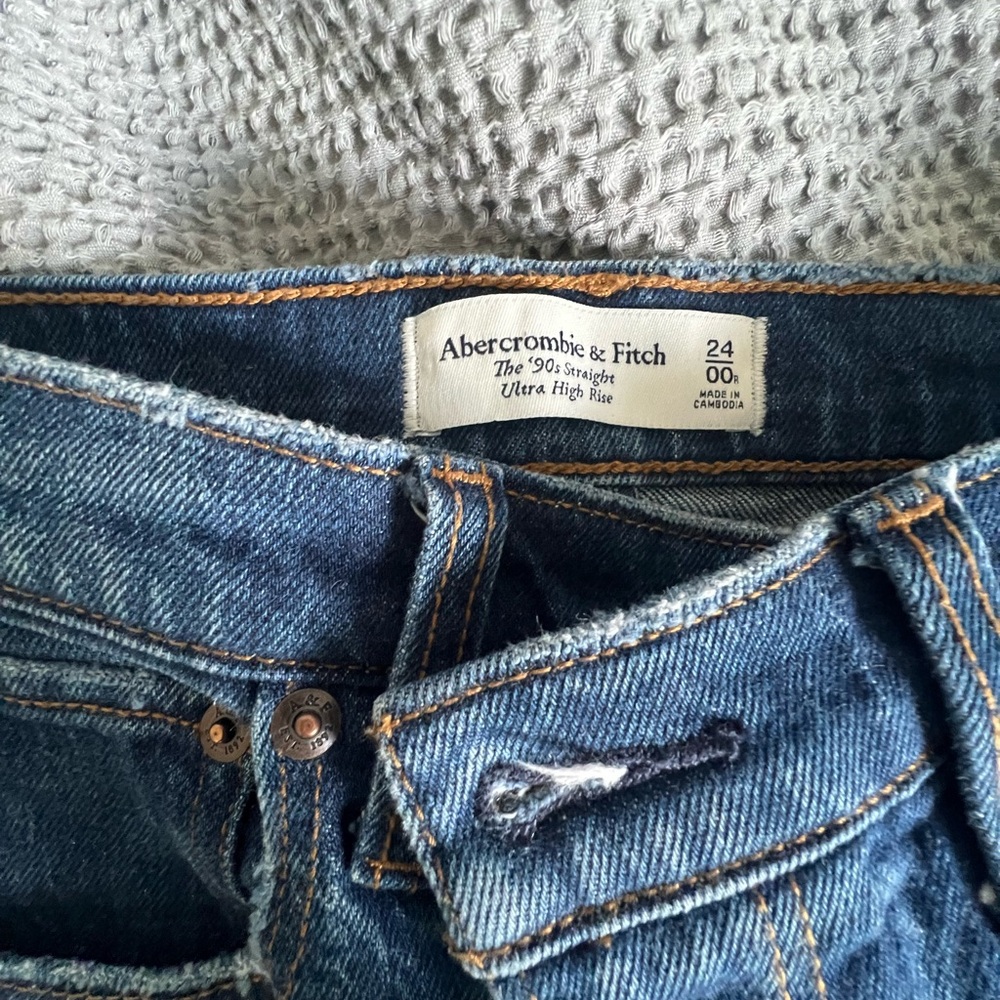 Ultra high rise 90s straight Abercrombie jeans